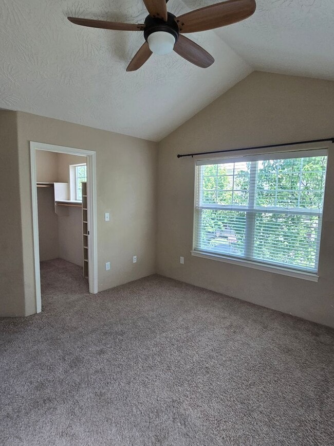 Building Photo - 3 Bedroom 2.5 Bath in Talent