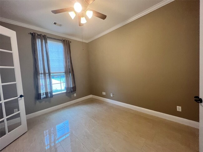 Building Photo - 106 Bella Luce