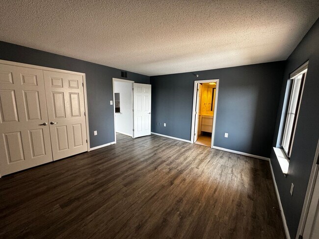 Building Photo - Urban Living at Its Finest: Spacious 2BR, 2BA Condo in Courthouse