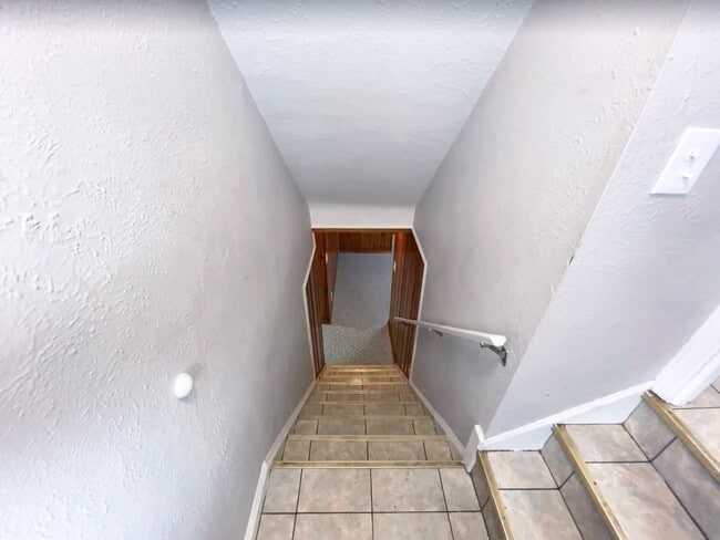 Building Photo - 3 Bed - 2 Full Bath Cape Cod for Rent!