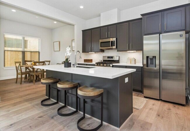 Building Photo - 1103 Fuschia Rd