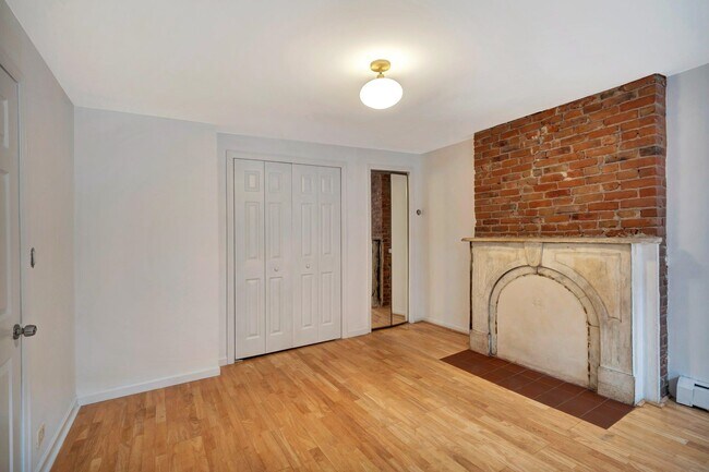 Building Photo - 520 Manila Ave