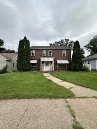 Building Photo - 1 Bedroom, 1 Bathroom with Garage - Available July 4th