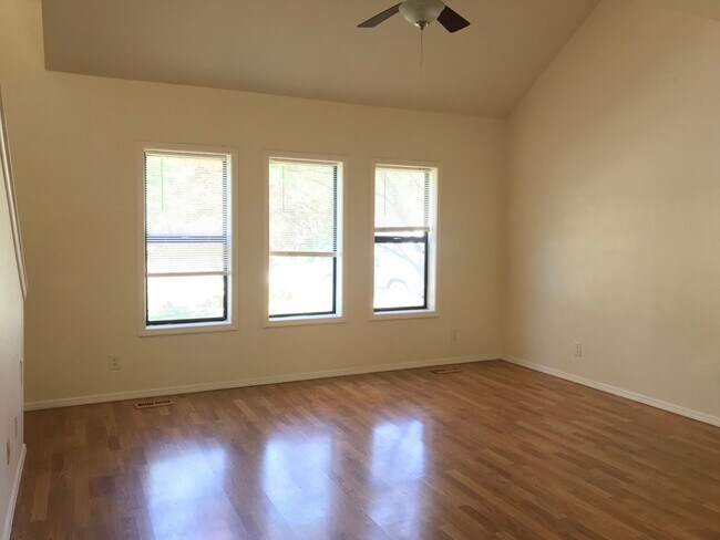 Building Photo - 4271 N Pennfield Pl