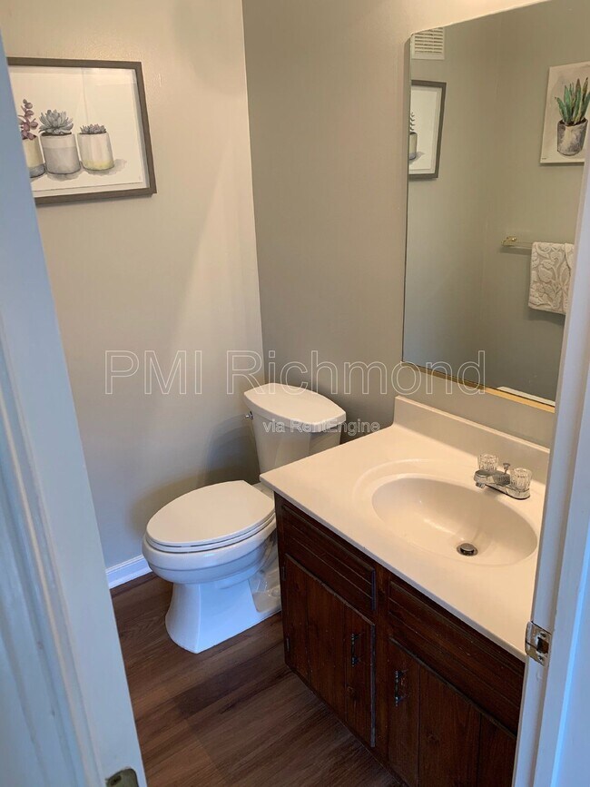 Building Photo - 1703 Danhurst Dr