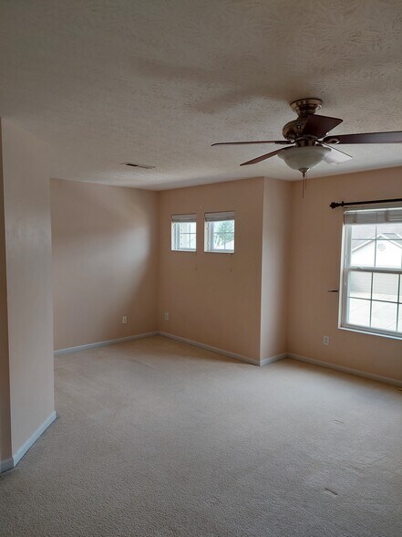 Building Photo - 6293 Edgewater Dr