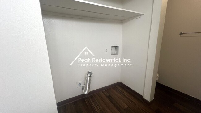 Building Photo - Charming Galt 2bd/2ba Duplex with 2 Car Ga...