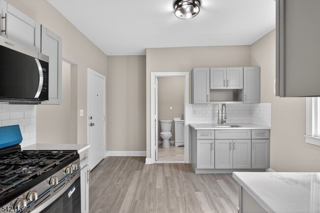 Building Photo - 378 Grand St