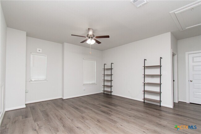 Building Photo - 6808 Verona Pl