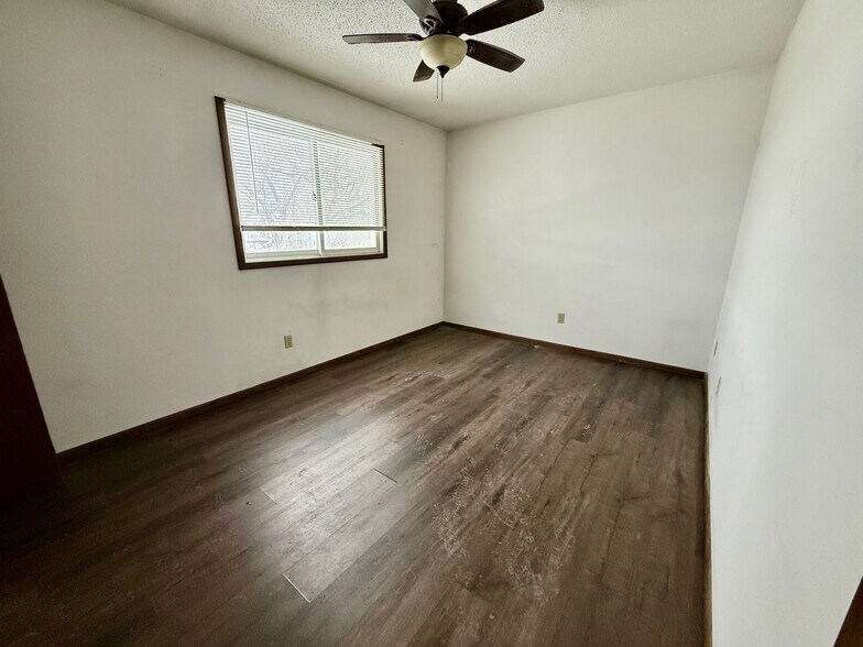 Building Photo - 906 Cedar River Dr