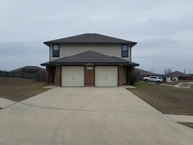 Building Photo - 5202 Daybreak Cir