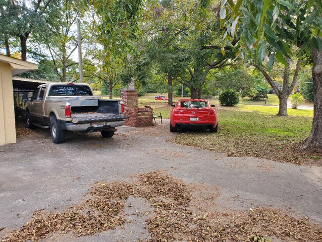 Building Photo - 53 Benton St