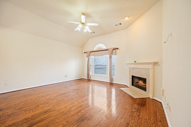 Building Photo - 11134 Maynard Pl