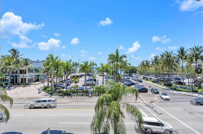 Building Photo - 2575 S Bayshore Dr