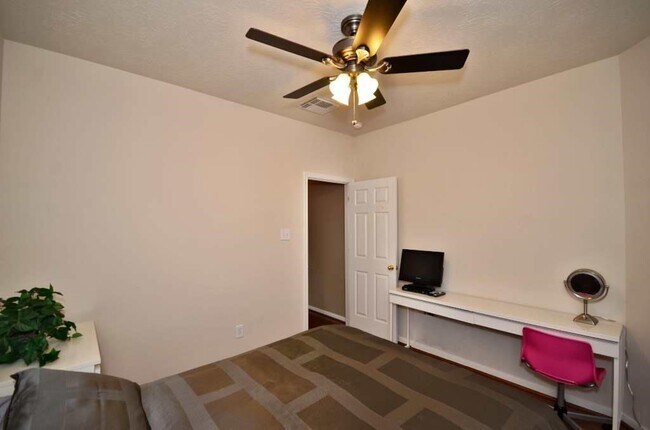Building Photo - 21114 Albany Park Ln