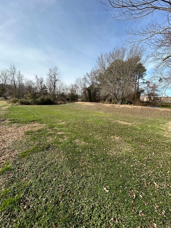 Building Photo - 1284 S Bay Rd