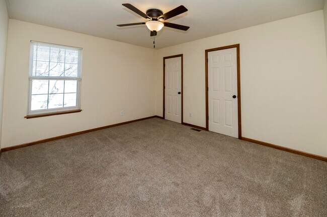 Building Photo - 13 Yorkshire Dr