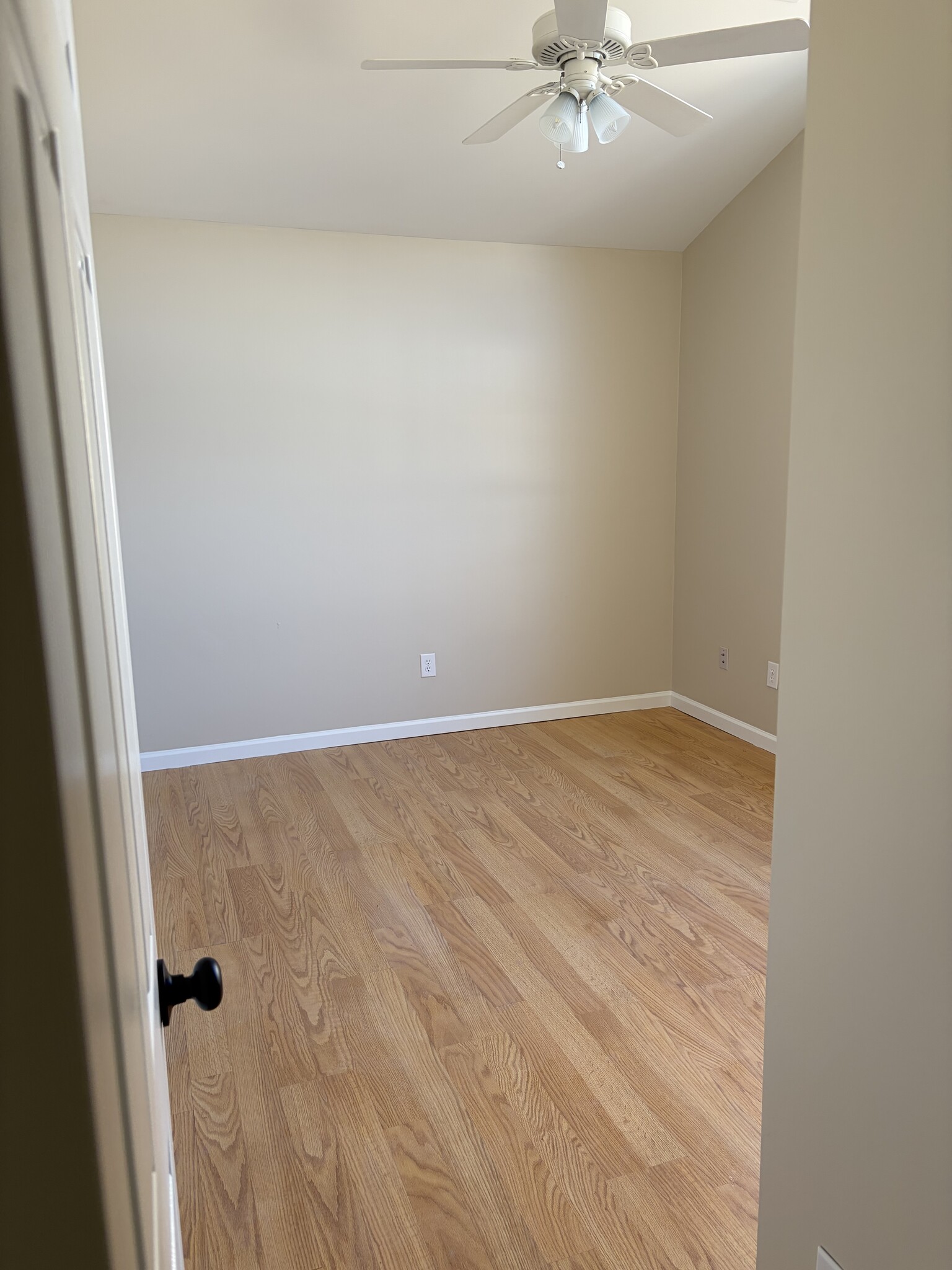 Building Photo - 517 Victoria Manor Dr