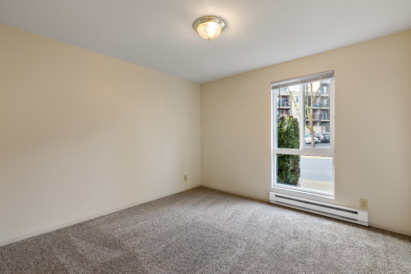 Building Photo - 12520 Roosevelt Way NE