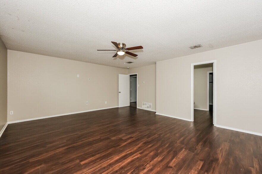 Building Photo - 3115 Teodoro Dr