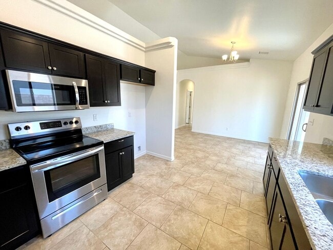 Building Photo - Great 3 Bedroom Home near Hualapai School!