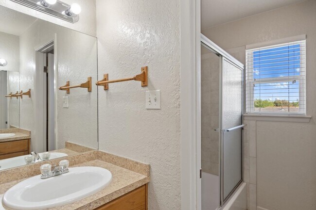 Building Photo - 115 Rhonda Dr