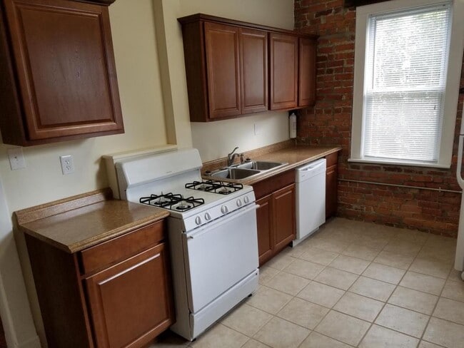 Building Photo - 1009 Brandon Ave