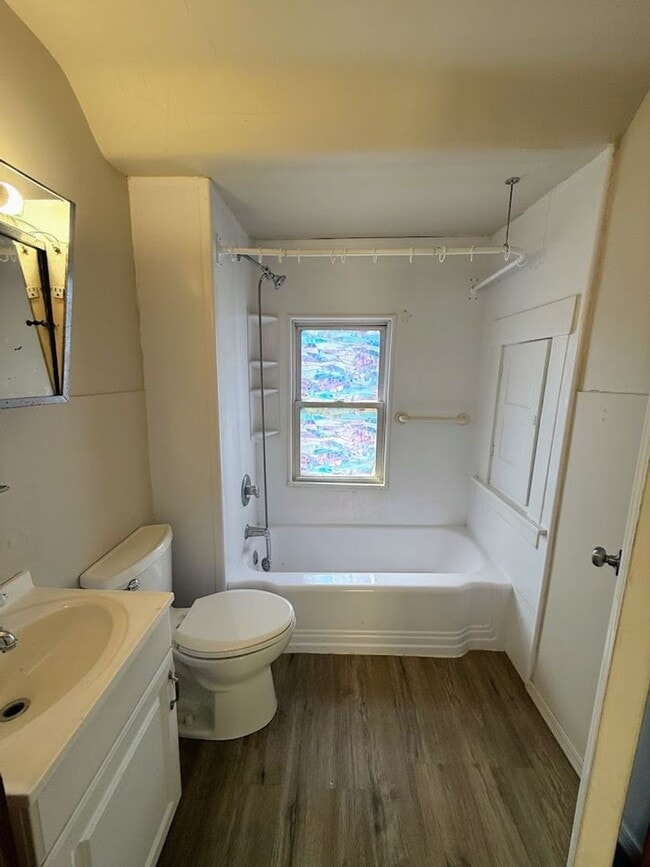 Building Photo - Two bedroom one bathroom home for rent