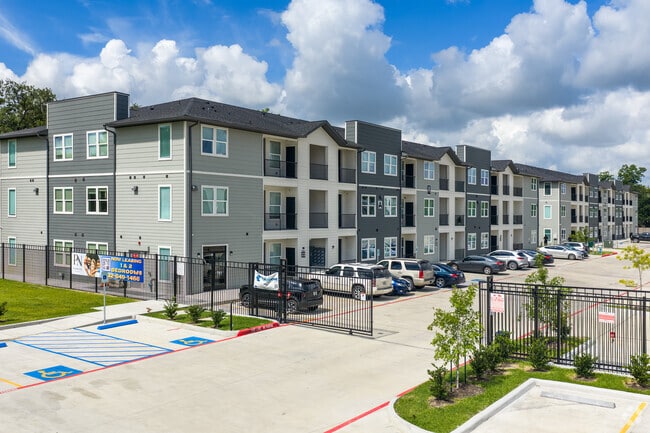 Building Photo - Paraiso At Nordling