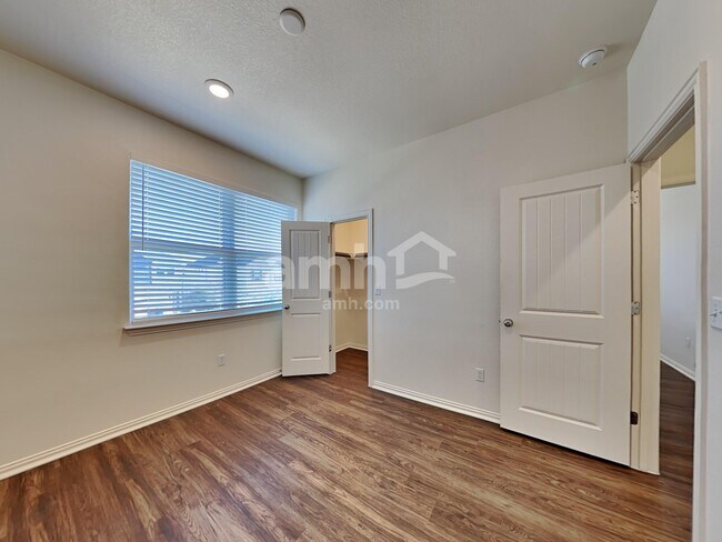 Building Photo - 175 Pebble Creek Run