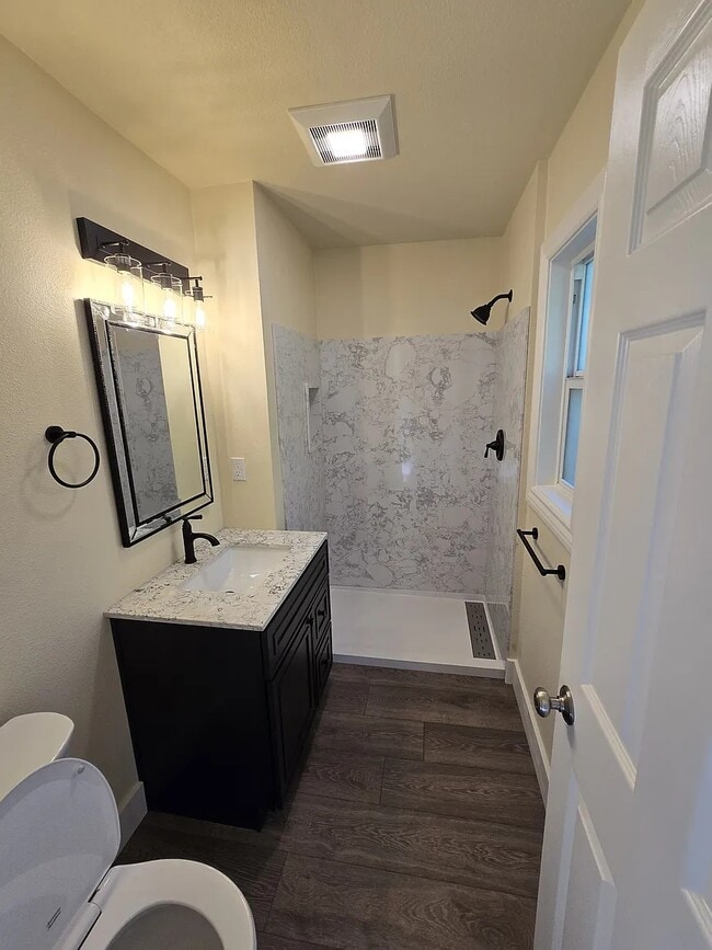 Building Photo - 934 Juanita Dr