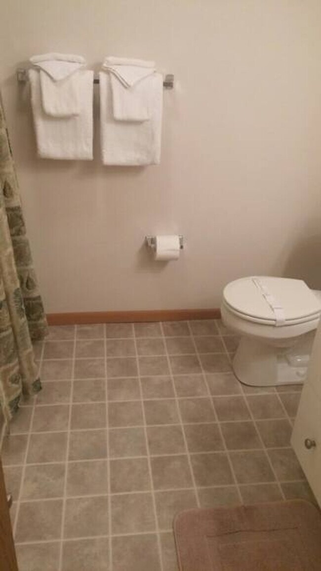 Building Photo - 501 Plaza Dr