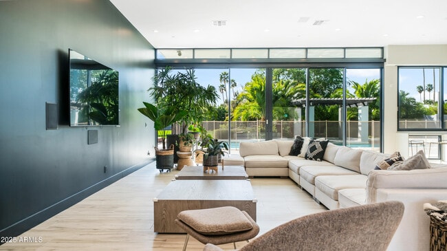 Building Photo - 7417 E Paradise Dr