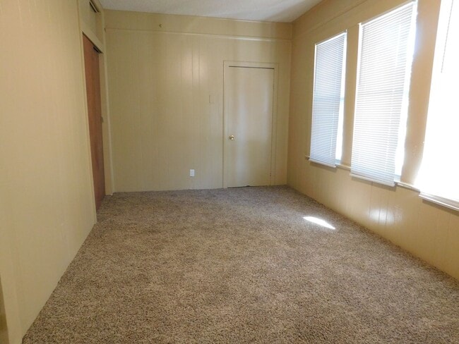 Building Photo - 3 bedroom 1 bath home Fort Smith