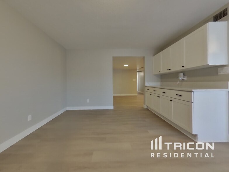 Building Photo - 14246 N 41st Ave