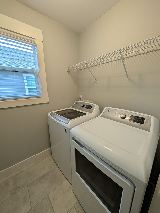 Building Photo - Long Term Rental -Oakley Area