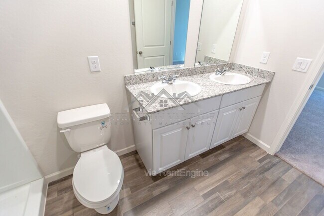 Building Photo - 3510 Mateo Dr