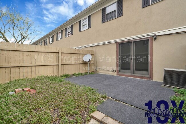 Building Photo - 141 Beacon Run W