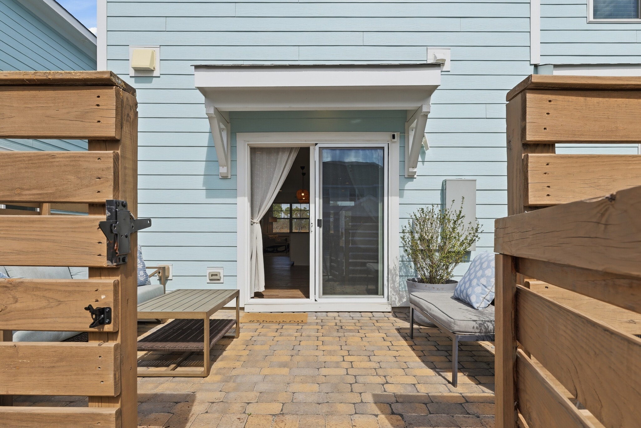 Building Photo - 4744 Siddons Dr
