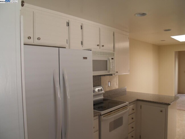 Building Photo - 515 Rolling Hills Ln