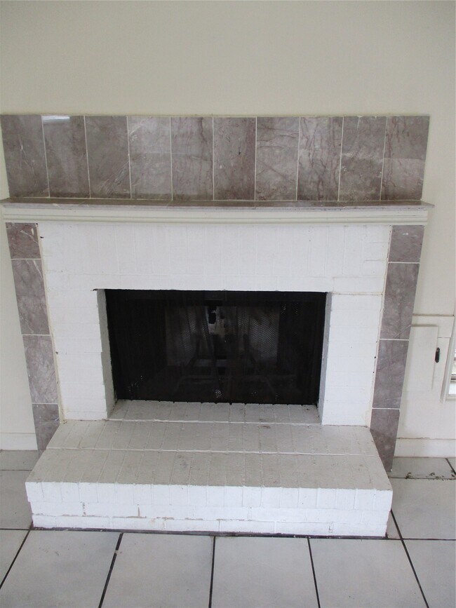 Building Photo - 10834 Sugar Hill Dr