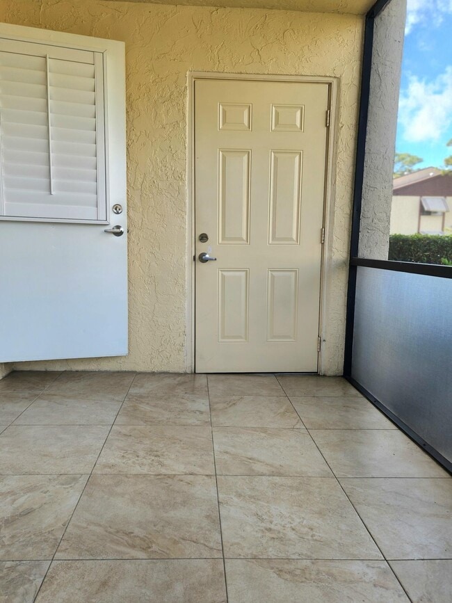 Building Photo - 310 Knotty Pine Cir