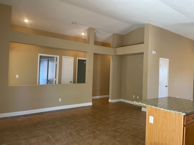 Building Photo - Great 1 story home, 3brs, 2bth, 2cg