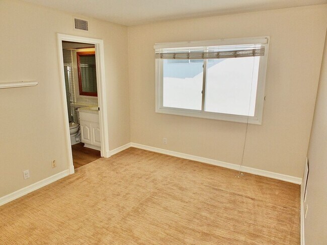 Building Photo - 6262 Napoli Ct