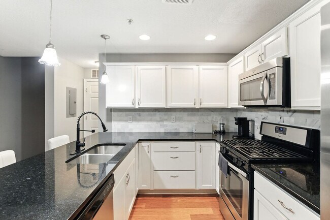 Building Photo - 2424 Lyndale Ave S