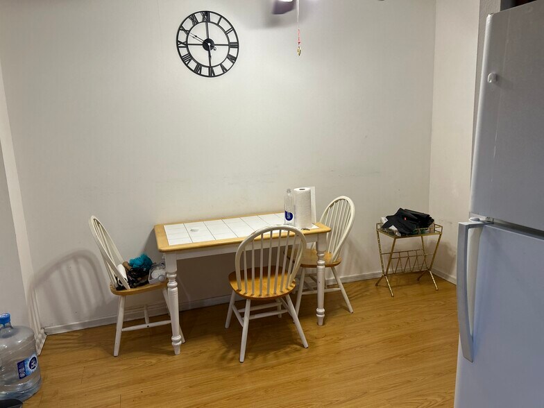 Kitchen nook - 2370 64th St