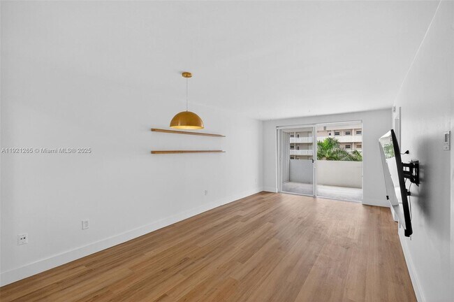 Building Photo - 1331 Lincoln Rd