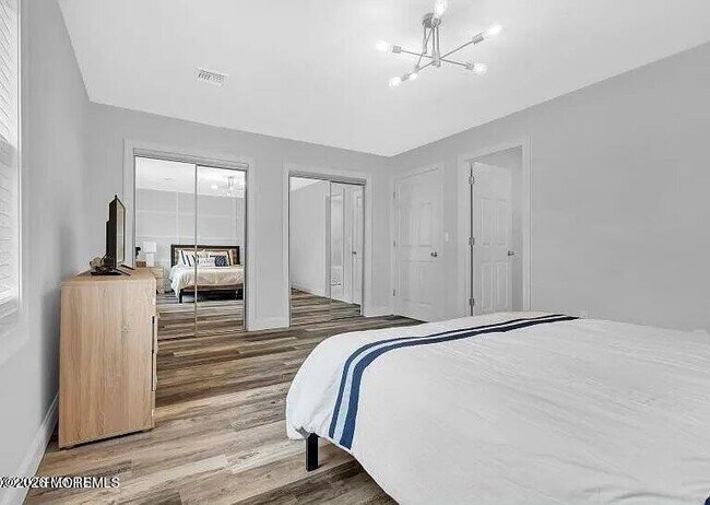 Building Photo - 1143-1145-1145 Roe Ave