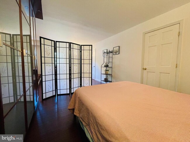 Building Photo - 928 Venice Dr