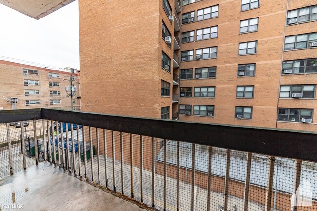 Building Photo - 1 br, 1 bath Condo - 6102 N Sheridan Rd